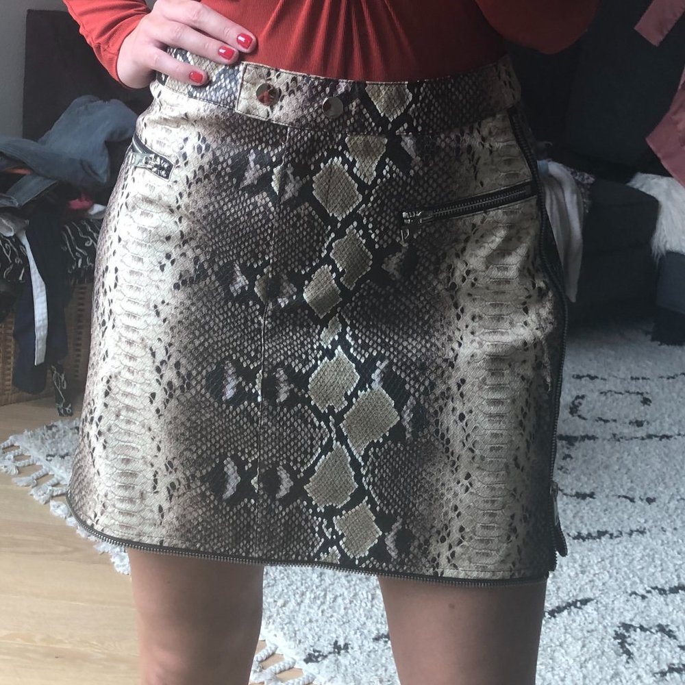NEW WITH TAGS I.AM.GIA Women’s Jagger SnakeSkin Skirt Small